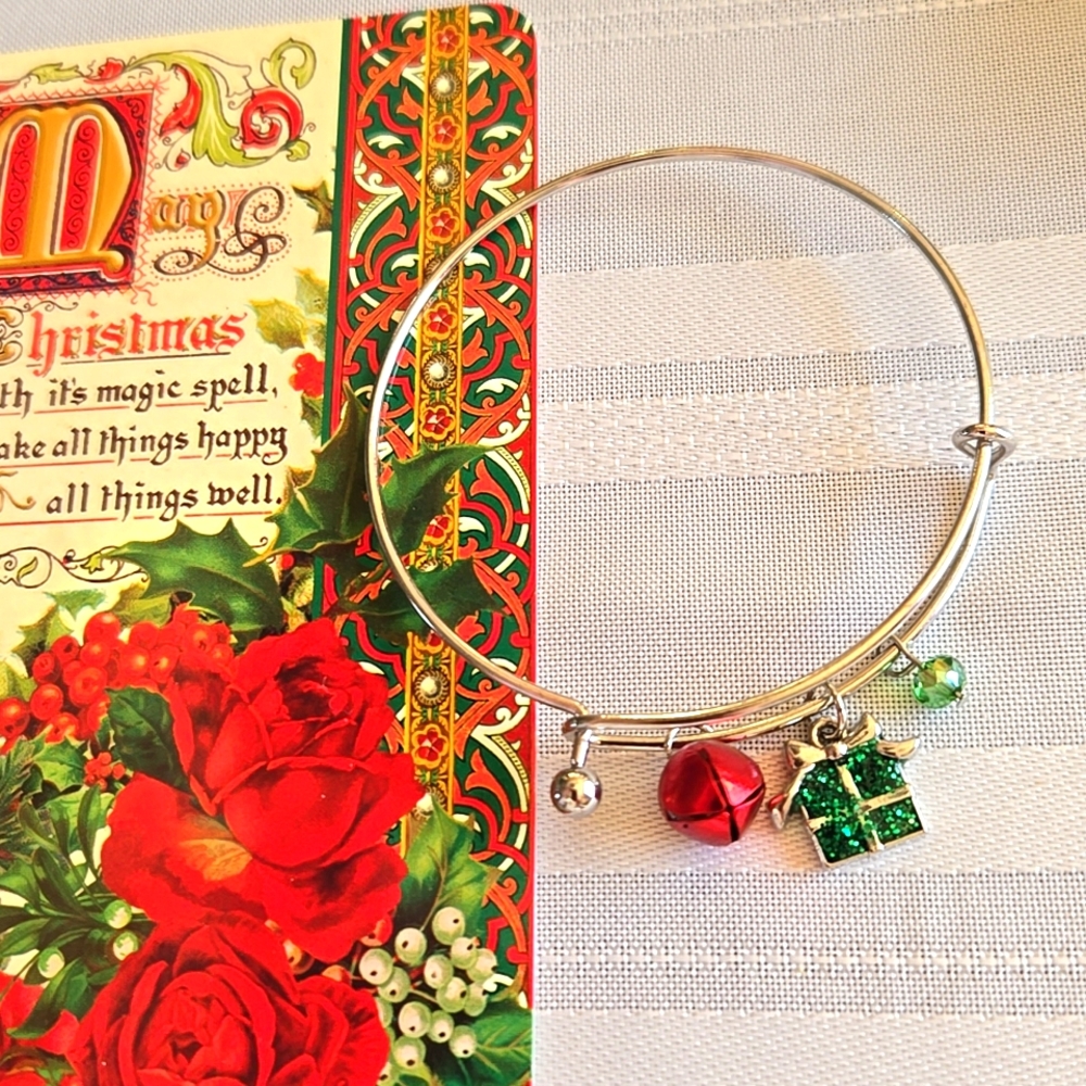 🎀 Amanda Lee Jewelry Silver Bangle Bracelet with 3 Christmas Charms 🎄